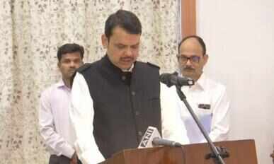 கிரிமினல் வழக்குகளில் சிக்கினார் மகாராஷ்டிரா முன்னாள் முதல்வர் ஃபட்னாவிஸ்!