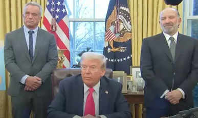 Trump in oval office