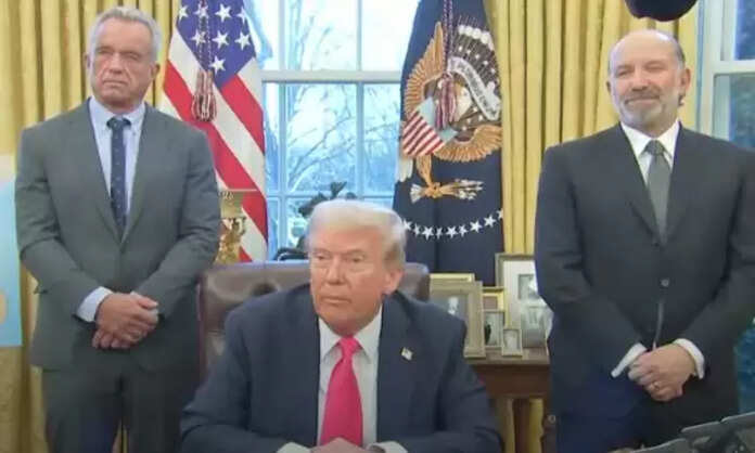Trump in oval office
