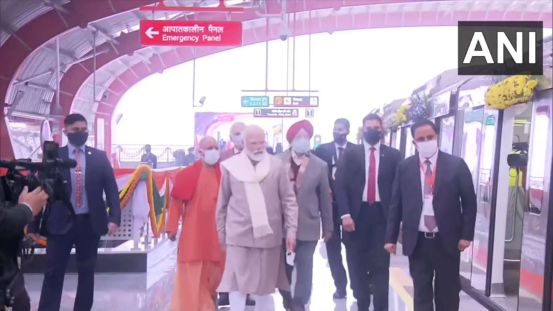 PM-Modi-inaugurates-Kanpur-Metro-Rail