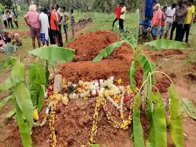 both-buried-in same-place