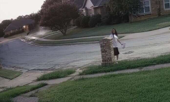 அமெரிக்காவில் பட்டப்பகலில் நூதனமான திருட்டு! தபால் பெட்டியில் கைவரிசை!!