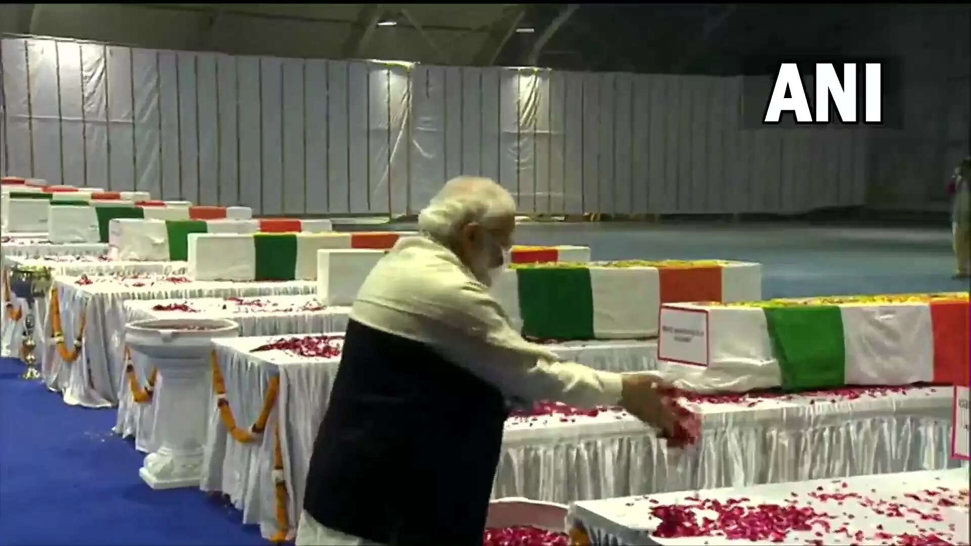 Modi-tributes-to-army-officers