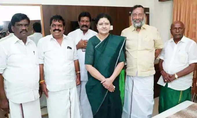 ADMK-Needs-Sasikala-Leadership