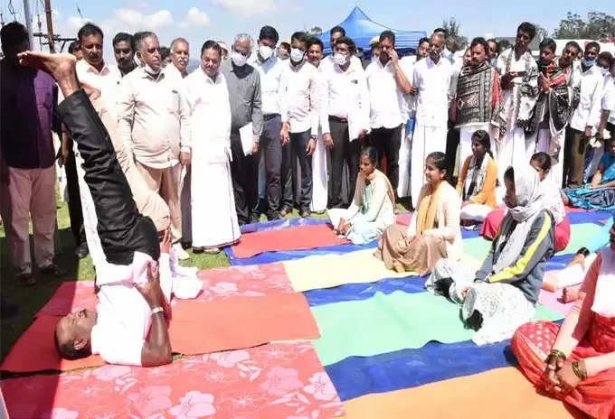 Subramanian-does-yoga-at-a-medical-camp-for-pregnant