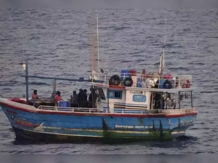 Pak-Boat-Carrying-Heroin-Worth-280-Crore-Caught-Near-Gujarat-coast