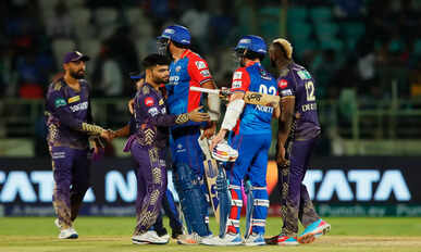 KKR vs DC